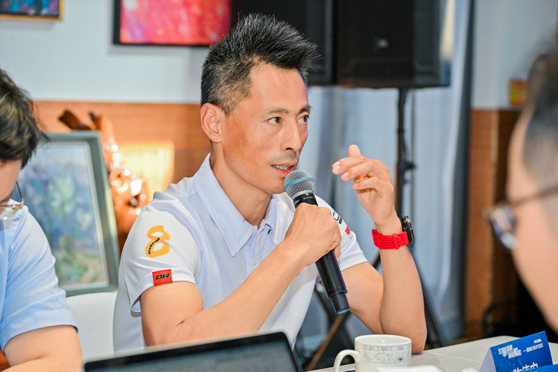 中國著名CRC冠軍車手、中國汽車摩托車運(yùn)動(dòng)聯(lián)合會(huì)教官陳德安_副本.jpg