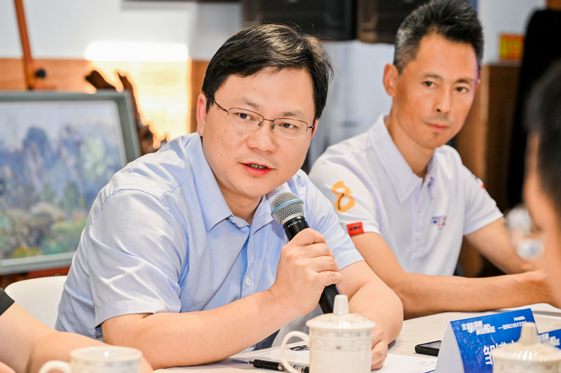 西南大學(xué)智能傳動(dòng)國家地方聯(lián)合工程實(shí)驗(yàn)室二級(jí)教授鄒博文_副本.jpg