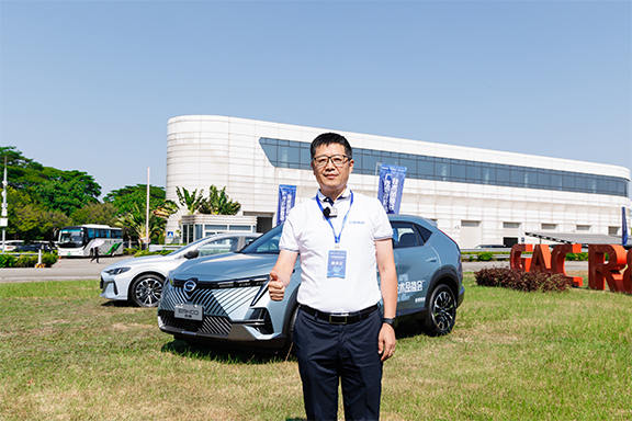 21同濟大學汽車學院教授、博士生導師李理光試乘試駕2.jpg